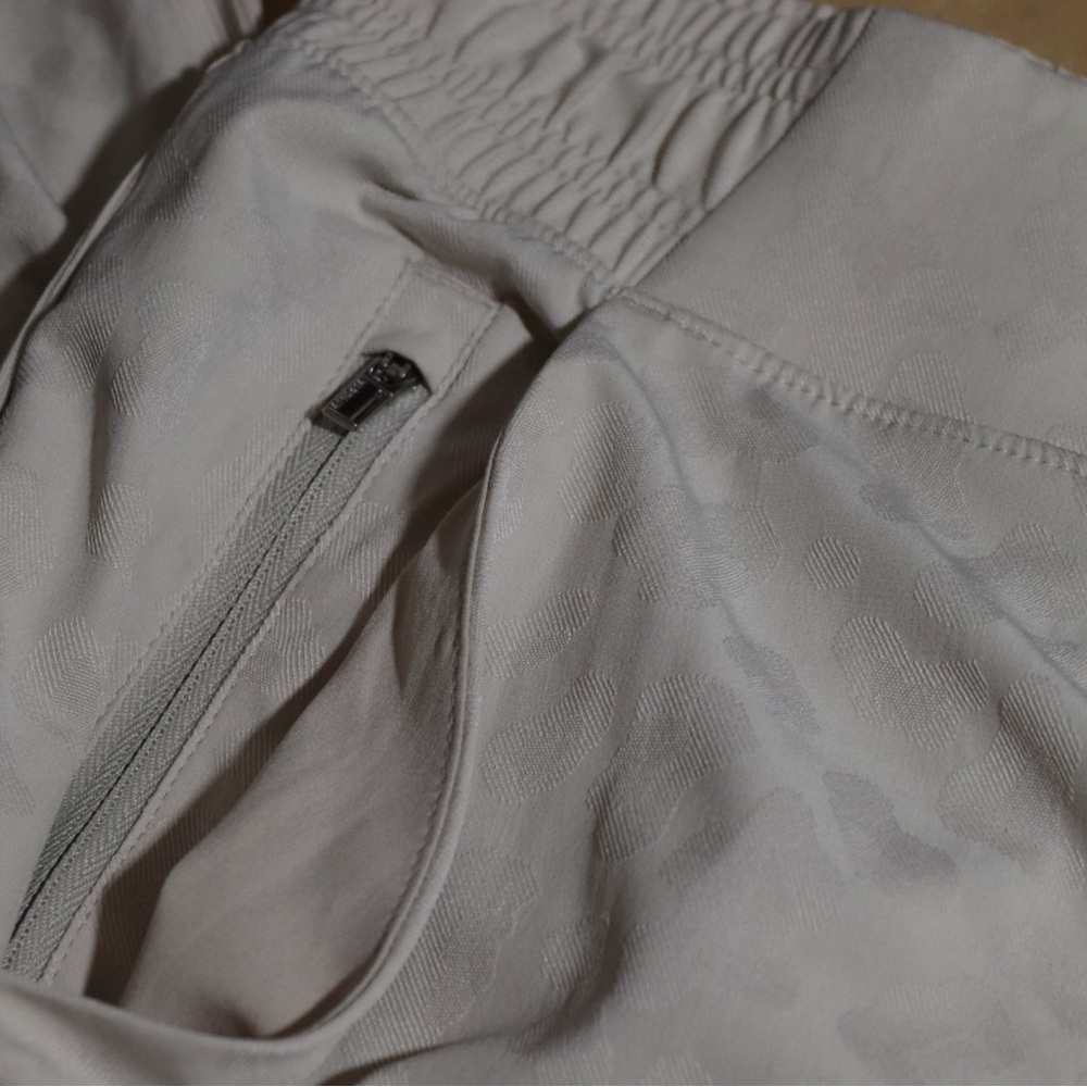 Athleta Brooklyn textured joggers, tan, size 24 or 26